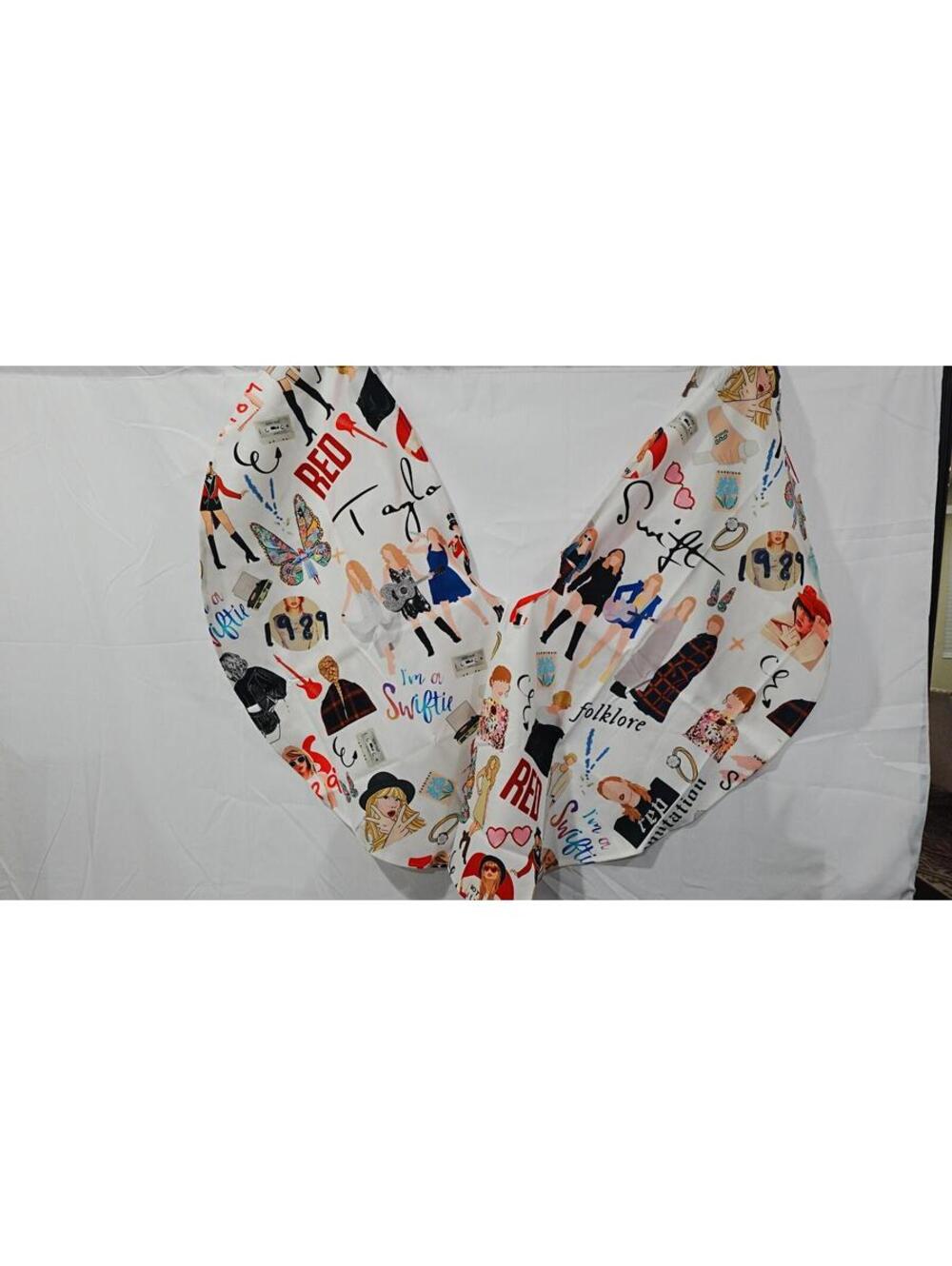 Pop Star Taylor Christmas Tree Skirt 36 in. Base Cover Mat Holiday Decoration